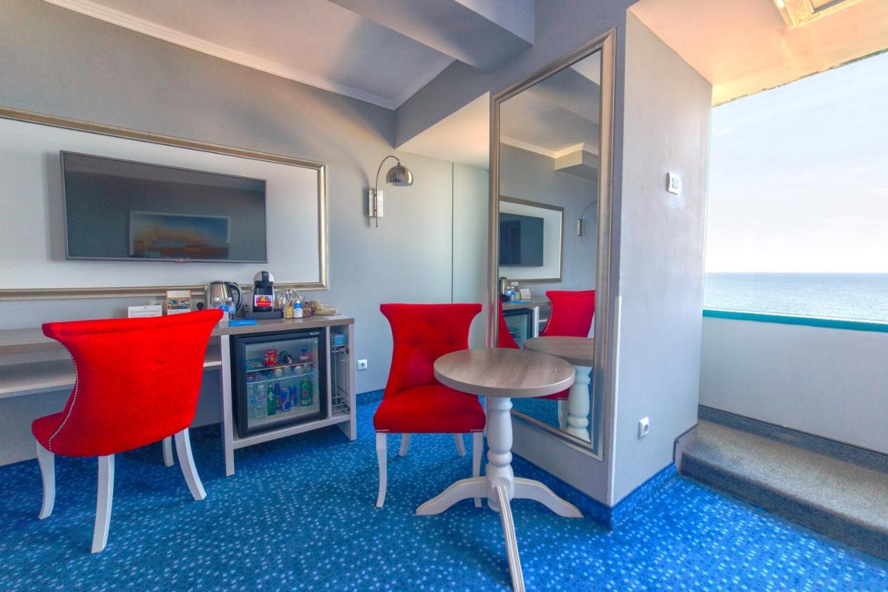 国际酒店-赌场和高层套房 金沙 外观 照片 A suite on board