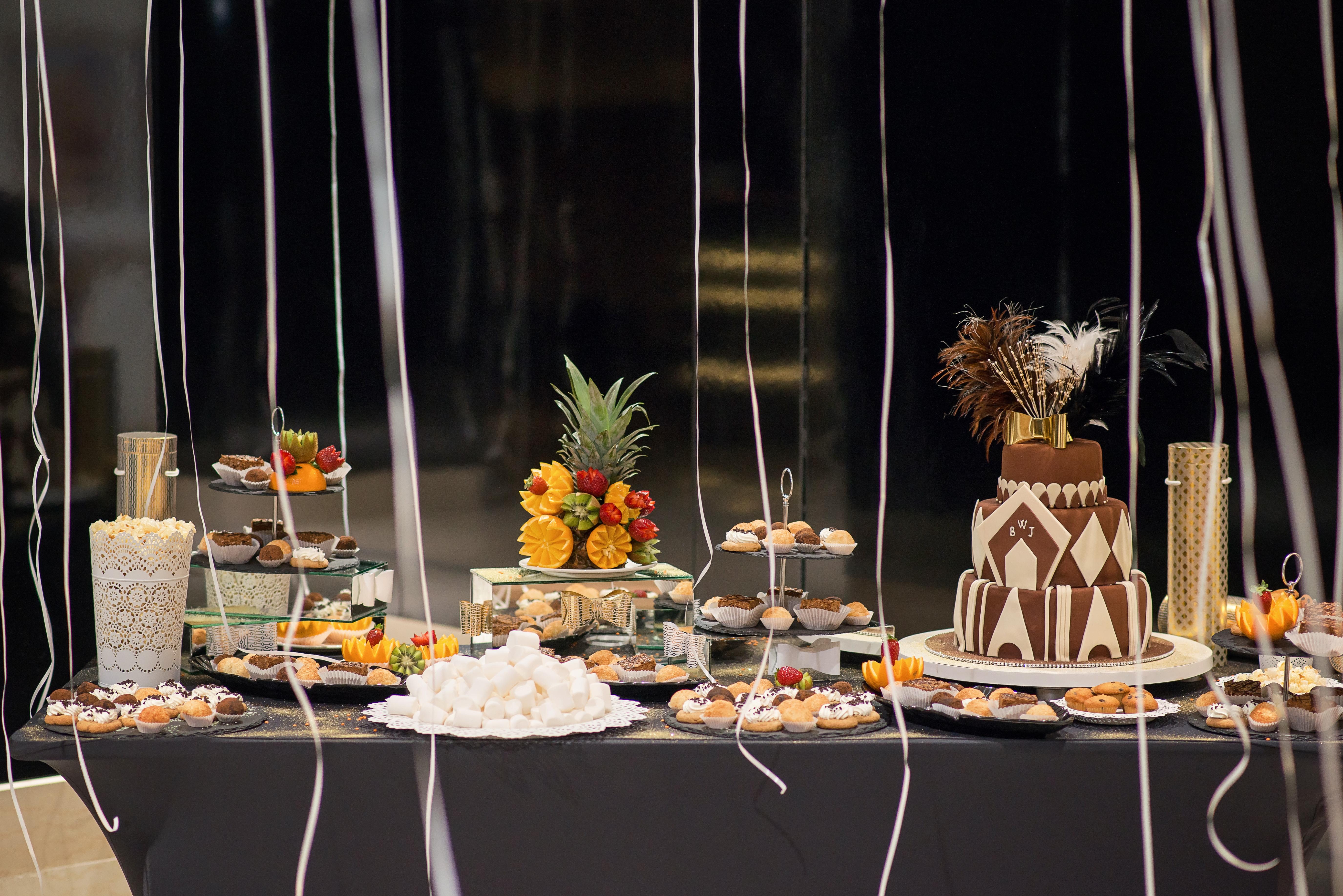 国际酒店-赌场和高层套房 金沙 外观 照片 A dessert table at a wedding reception