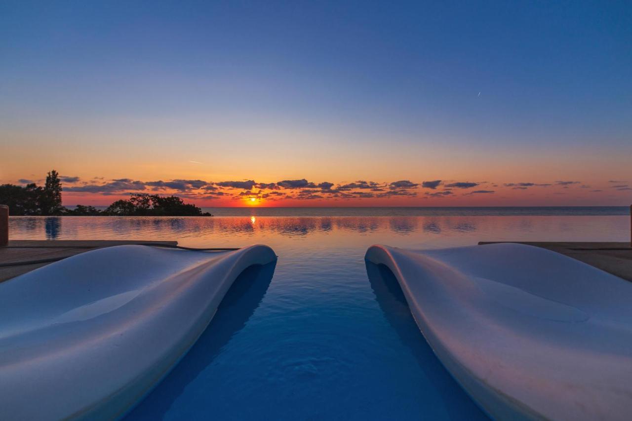 国际酒店-赌场和高层套房 金沙 外观 照片 Sunset at the pool