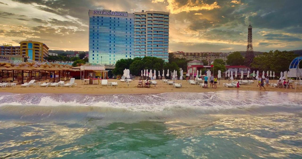 国际酒店-赌场和高层套房 金沙 外观 照片 The hotel from the beach